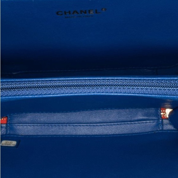 Chanel  Caviar Quilted Small CC Filigree Vanity Case Blue White Red - Picture 7 of 11